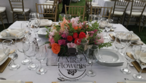 Centro de mesa naranja y lila Centro de mesa naranja y lila