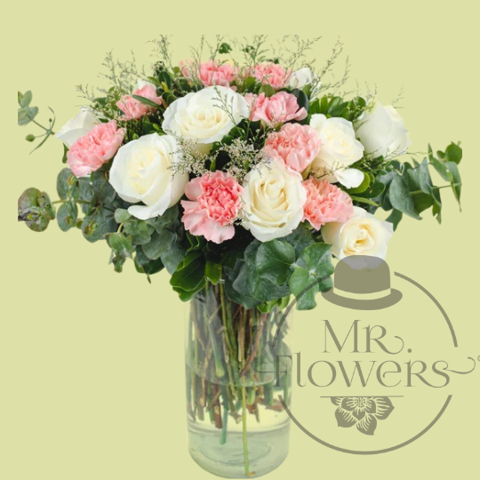 Rosas y Claveles Florería by Mr. Flowers