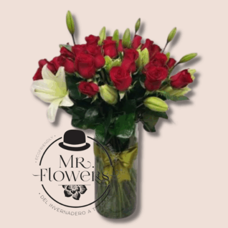 Arreglo-Floral-con-Rosas-y-Lilis-1.png Arreglo Floral con Rosas y Lilis - Image 1