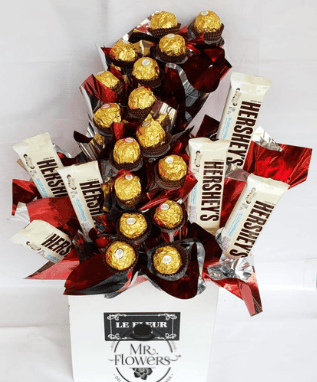 Arreglos para Hombres de Cumpleaños 22 Flores a domicilio -Caja con Ferrero y Hersheys Blancos 1