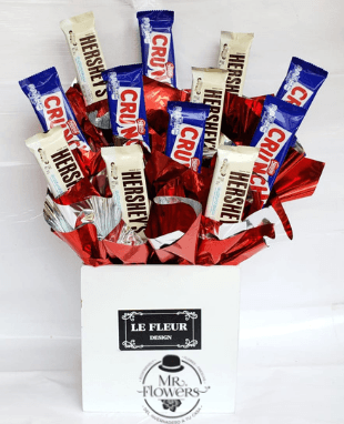 Arreglos para Hombres de Cumpleaños 20 Flores a domicilio -Caja con chocolates mixtos 1