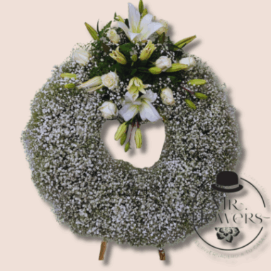 Perrito flores 5 Flores a domicilio -Corona Blanca con Gypso 3