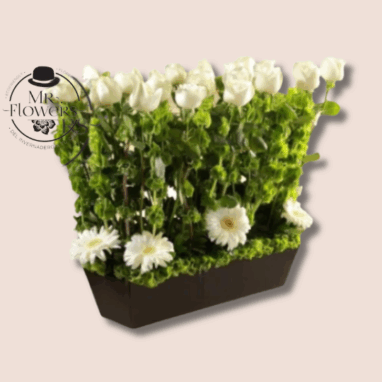 Perrito flores 27 Flores a domicilio -Pie de Caja con Rosas 3